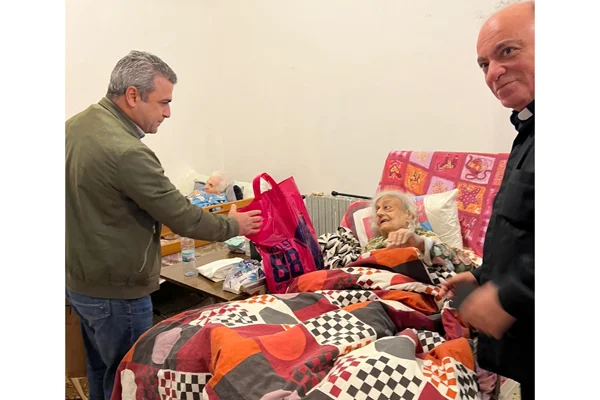 Micro Epsilon Team Celebrates Christmas 2022 with the Elderly