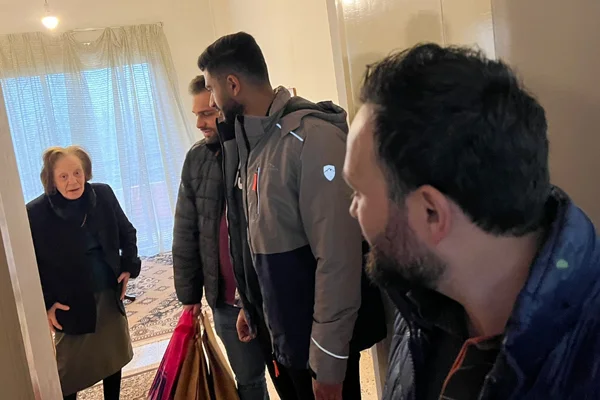 Micro Epsilon Team Celebrates Christmas 2022 with the Elderly