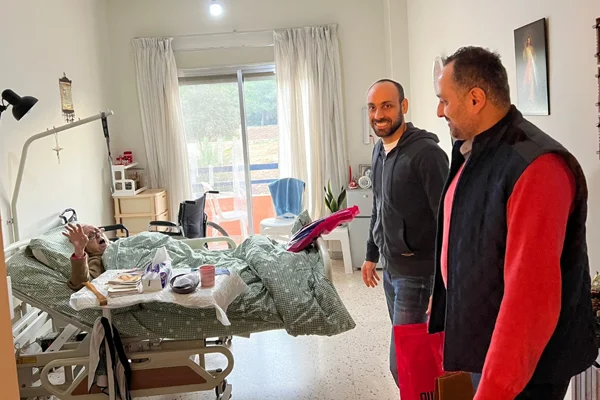 Micro Epsilon Team Celebrates Christmas 2022 with the Elderly