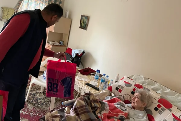 Micro Epsilon Team Celebrates Christmas 2022 with the Elderly