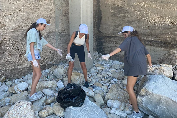 INDEVCO Cleans the Amchit Shore to Contribute to a Healthier Ecosystem